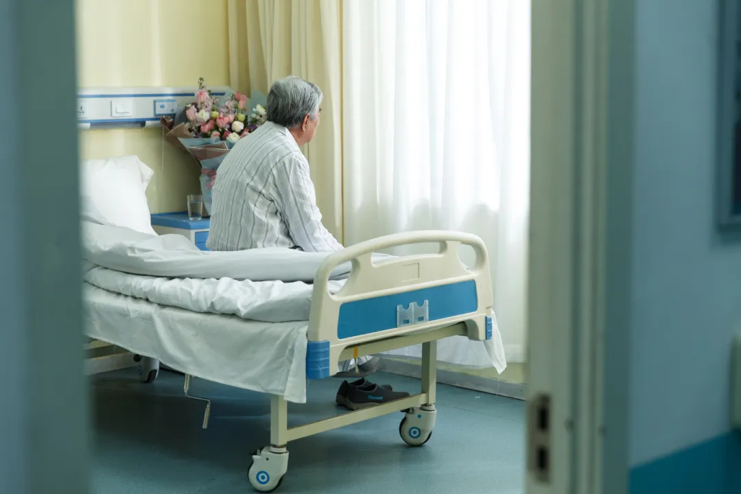 一場(chǎng)車禍，男子四年流淚不止，沒(méi)想到因?yàn)檠蚰りP(guān)上了＂淚閘＂