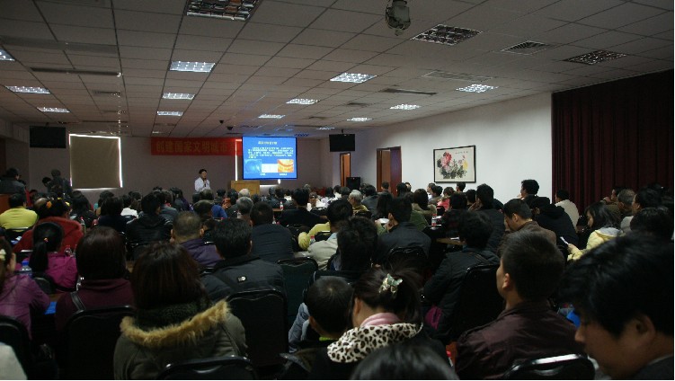 眼科中心專家為干眼俱樂部患者做免費講座